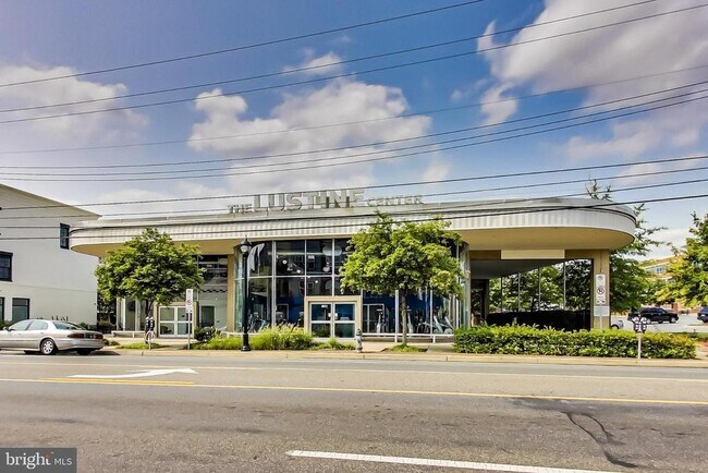 Building Photo - 4550 Longfellow St