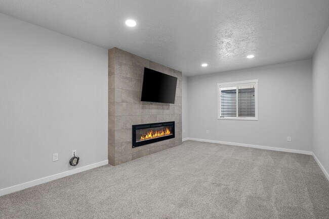 Building Photo - 554 S Church Dr