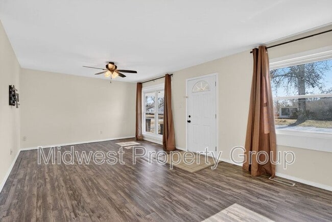 Building Photo - 36 Jamestown Dr