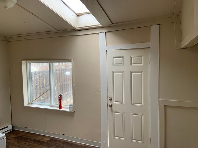 Building Photo - 1628 W Pikes Peak Ave