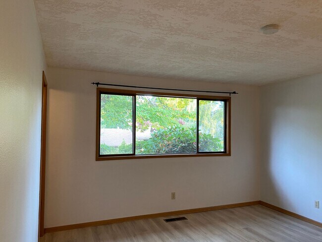Building Photo - 2250 Dorchester Dr S