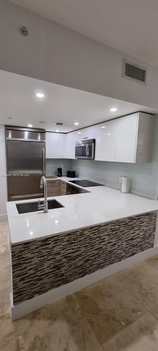 Building Photo - 1300 Brickell Bay Dr