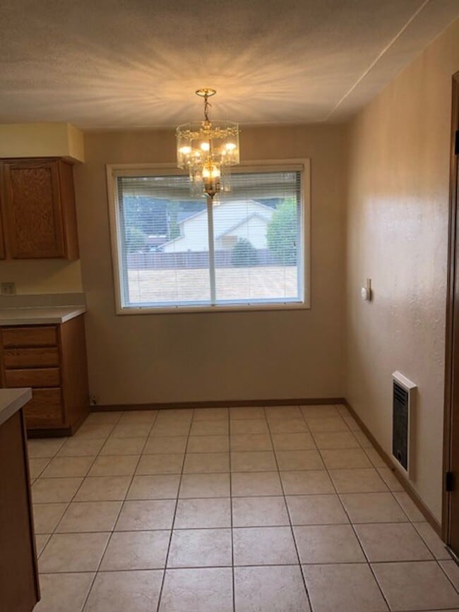 Building Photo - Charming & Clean Home in the Heart of Lacey!