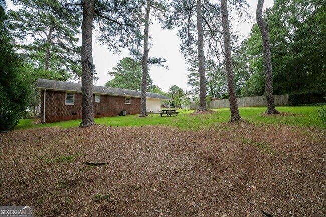 Building Photo - 120 Soule St