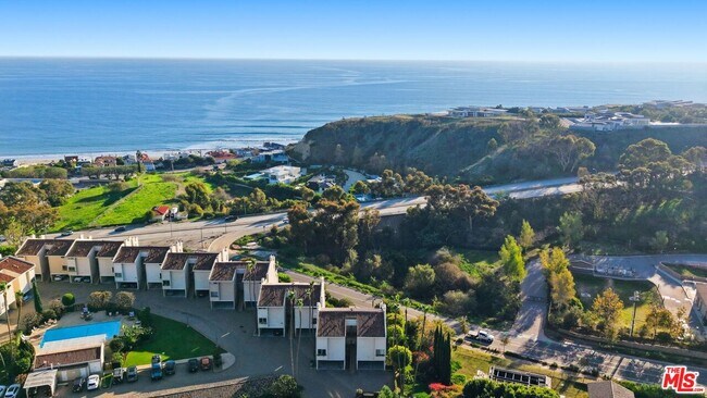 Building Photo - 23926 De Ville Way