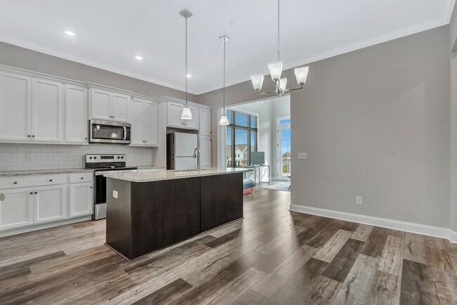 Building Photo - 2052 Sunflower Dr