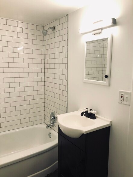 full bathroom, main level - 11 Waterside Ln