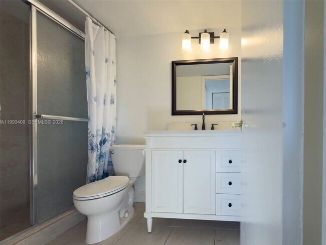 Building Photo - 609 S State Rd 7