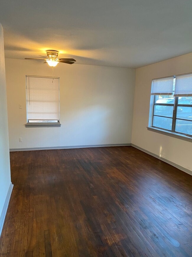 Building Photo - Sunset Acres Beauty