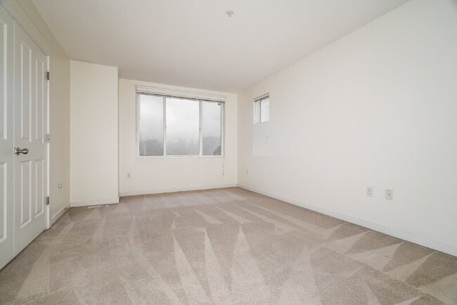 Building Photo - 23120 SE Black Nugget Rd