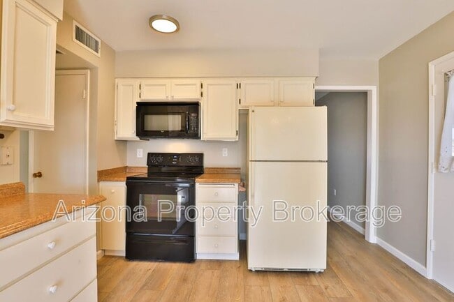 Building Photo - 11838 N Sun Valley Dr