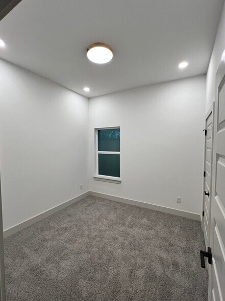 Building Photo - 9821 Turnbow St