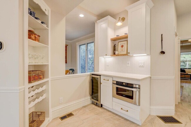 Building Photo - 2105 S Fillmore St