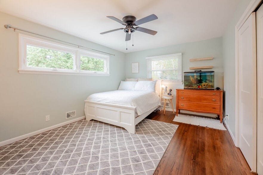 Building Photo - 245 Birch Ln