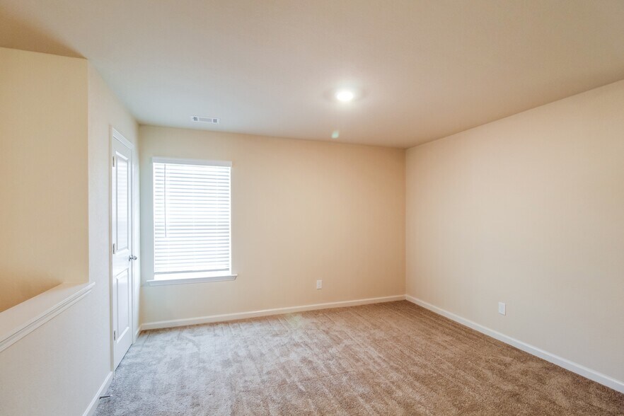 Building Photo - 728 Fitzroy Dr