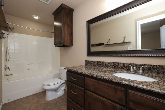 Building Photo - 3110 Claremont Dr