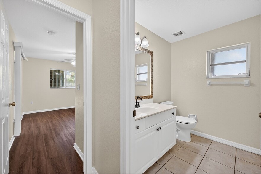 Building Photo - Charming 3-Bedroom Home with Private Pool in Buckingham Air Park