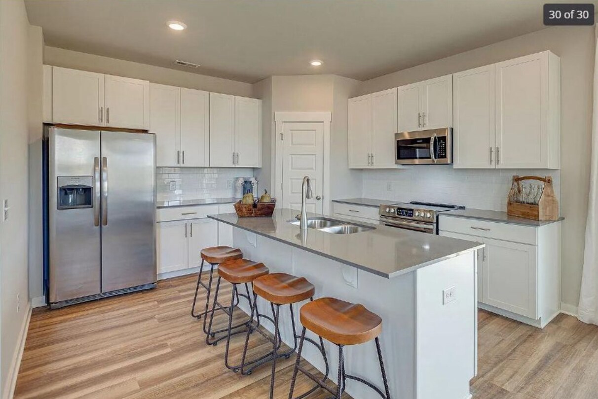 Building Photo - 2428 Williams Ridge Dr