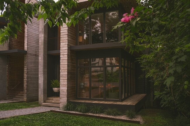 Building Photo - 1413A Riverside Dr