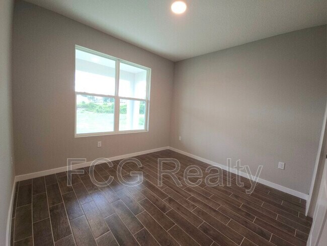 Building Photo - 10131 SW 41st Ave