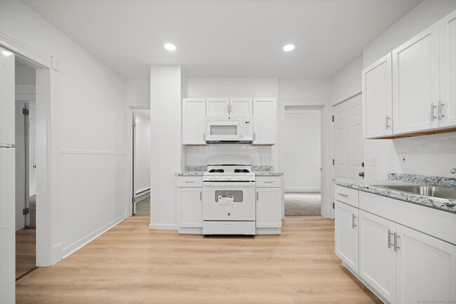 Building Photo - 220 Hillside Ave