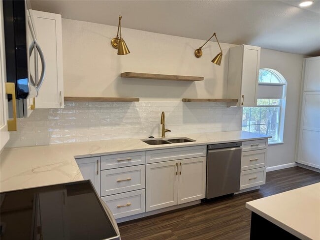 Building Photo - 3106 Point Cove