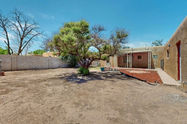 Building Photo - NEAR NORTH VALLEY PUEBLO 2 Bedroom  1 Bath...