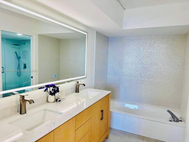 Building Photo - 19101 NE 36th Pl