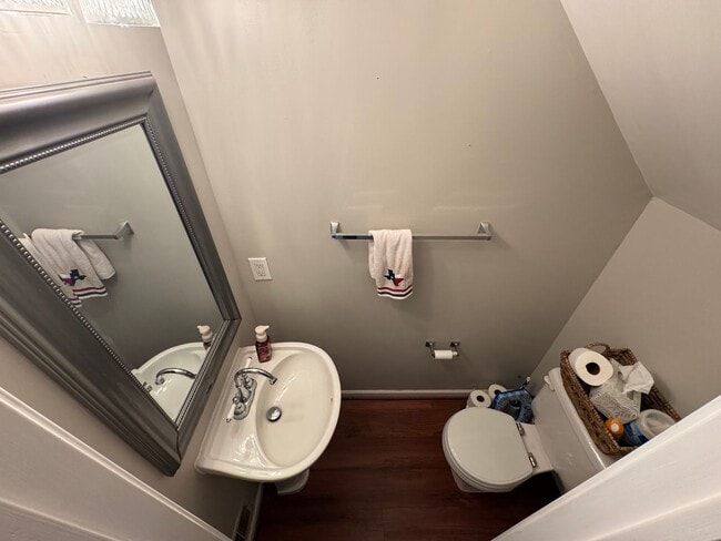 Building Photo - Stunning 3 Bed 2.5 Bath Home With Fenced Yard In Beautiful Harris Property