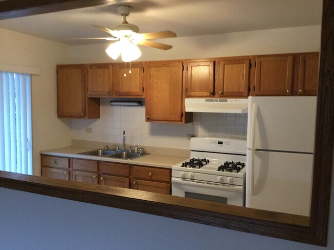 Building Photo - 1304 S Hunt Club Dr