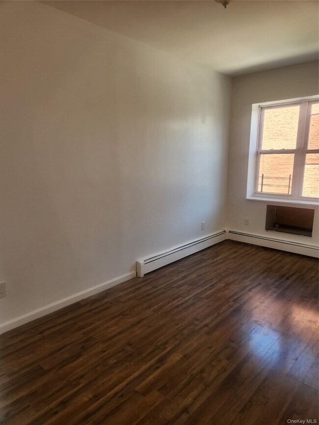 Building Photo - 448 Ashford St