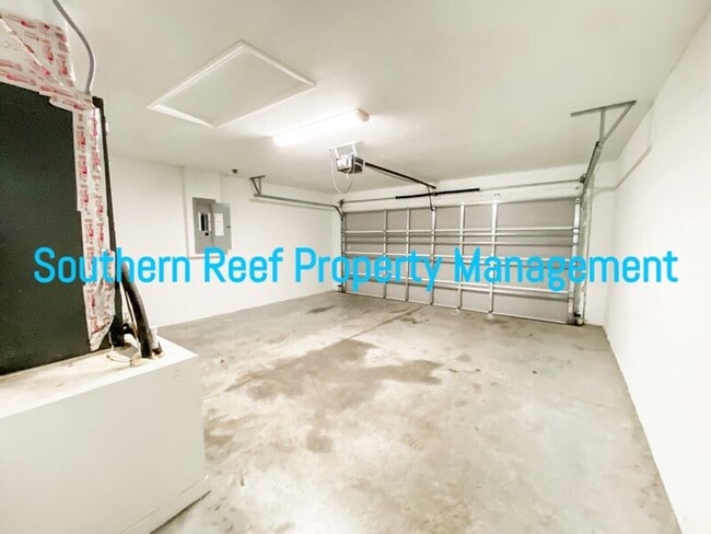 Building Photo - 611 NW 66th Pl