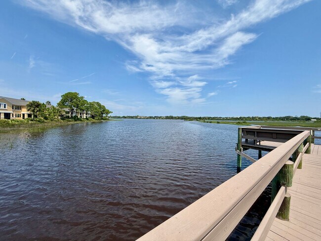 Building Photo - 3 bedroom, 3 bath Luxury Living Along the ...