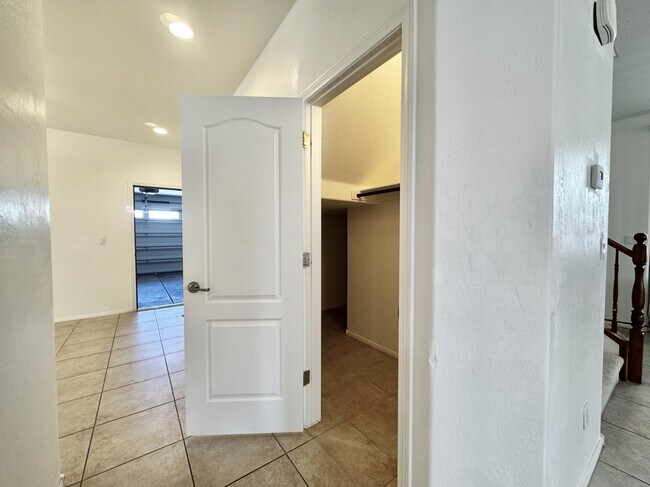 Building Photo - 10037 White Mulberry Dr