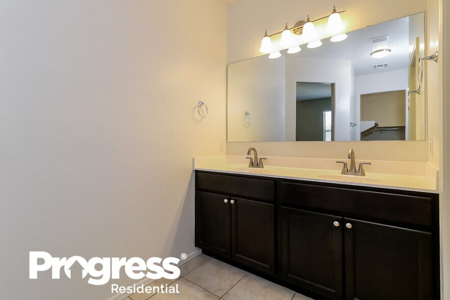Building Photo - 6981 S Blue Hills Dr