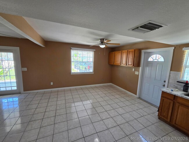 Building Photo - 337 Hernando St