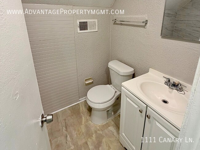Building Photo - 1111 Canary Ln