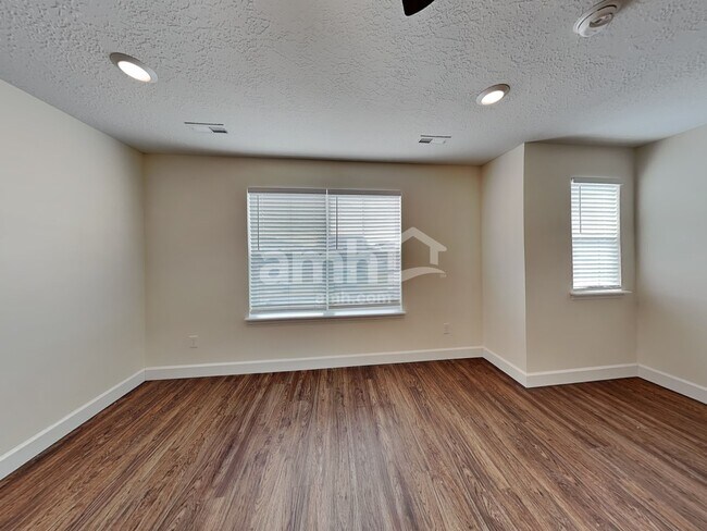 Building Photo - 2335 S Wild Horse Way