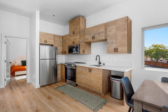 Building Photo - 2110 Drescher St