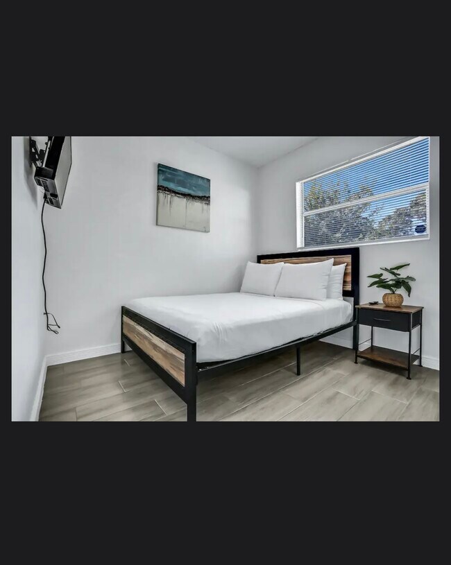 Building Photo - 2142 Mary Sue St