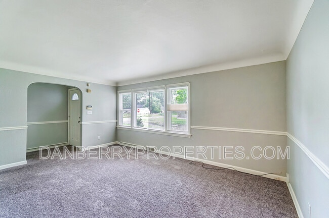 Building Photo - 833 Turner Ave