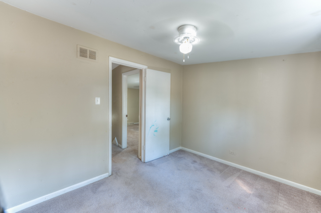 Building Photo - 25420 Golfview Ave
