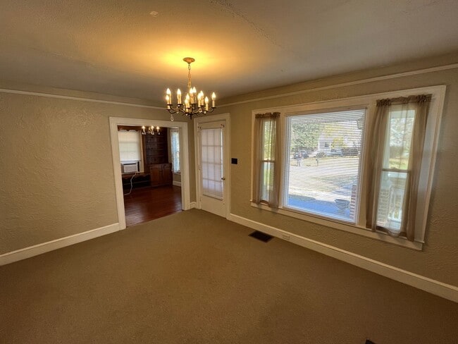 Building Photo - Charming 2-bedroom, 1-bathroom house