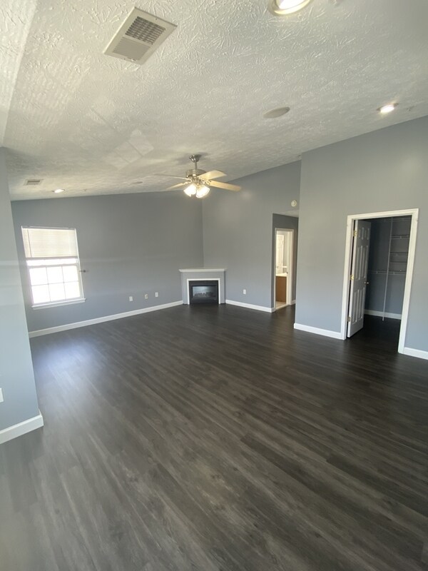 Building Photo - 8025 Brookstone Ct