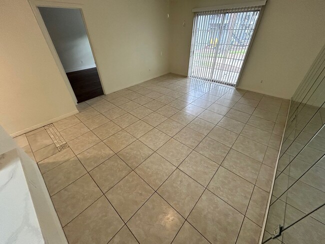 Building Photo - MOVE IN SPECIAL WITH THIS BEAUTIFUL 2 BEDROOM 2 BATHROOM CONDO IN GATED COMMUNITY