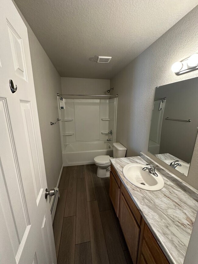 Building Photo - DH4937