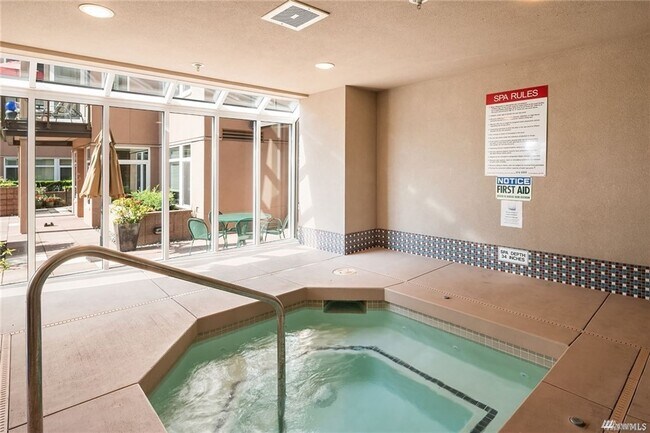 Building Photo - 1900 Alaskan Way