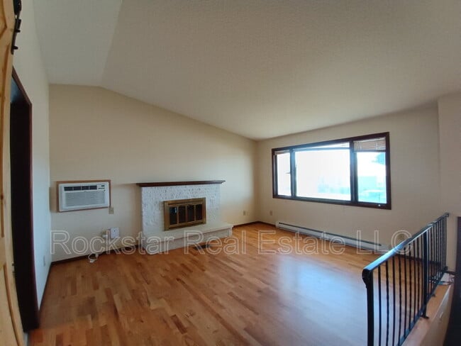 Building Photo - 537 E Garland Ave
