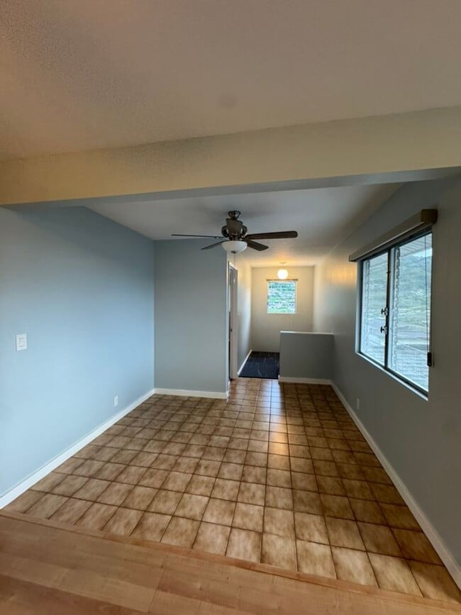 Building Photo - Bright & Spacious 3-Bedroom Home in Peacef...