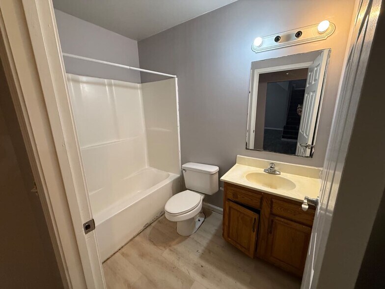 Building Photo - 615 5th Ave E